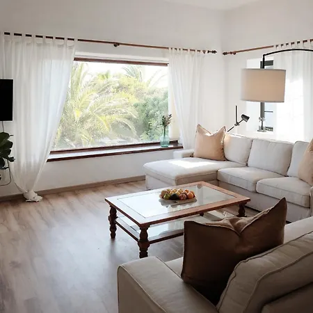 Estrella Villa *